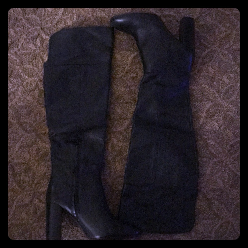 BRAND NEW NEVER BEEN WORN TORY BURCH BOOTS